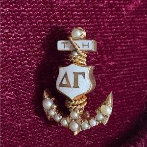 Vintage Delta Gamma Sorority pin. Gold and Pearl Anchor.